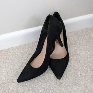 Black court shoe